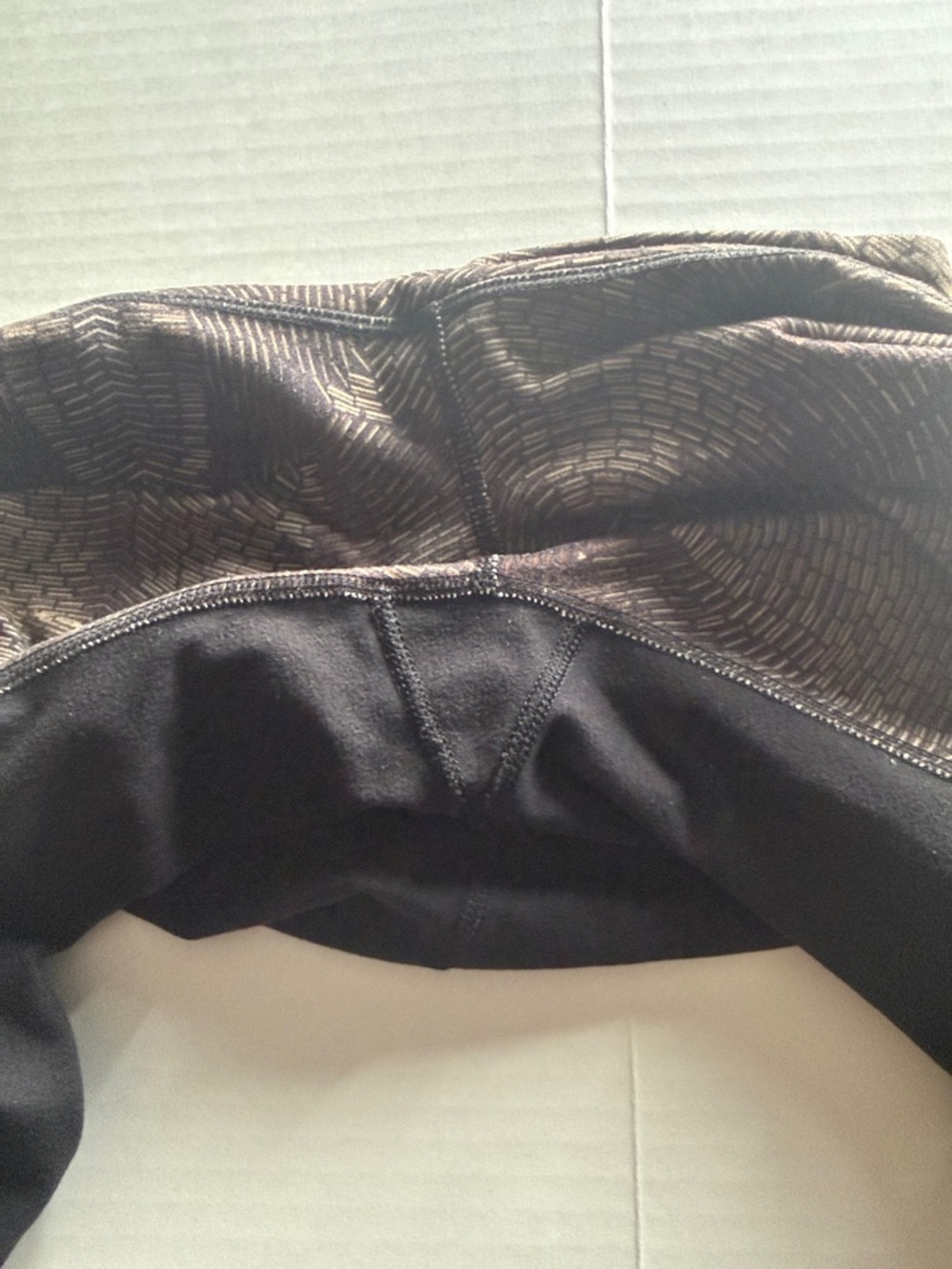 lululemon athletica Bronze Metallic Patterned Leggings - Picture 6 of 7